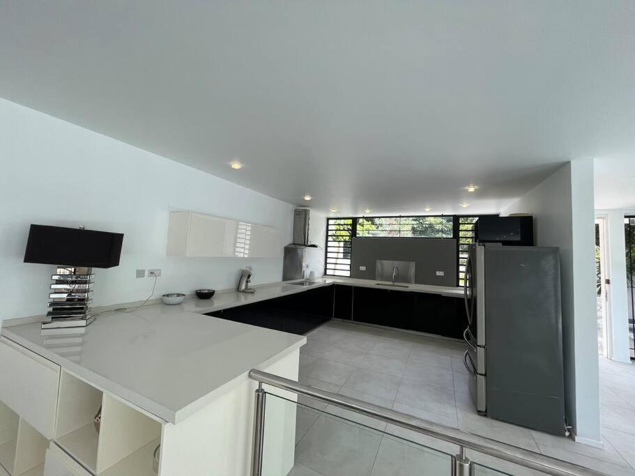 Villa Moderne A ทรู โอซ์ บิชส์ ภายนอก รูปภาพ