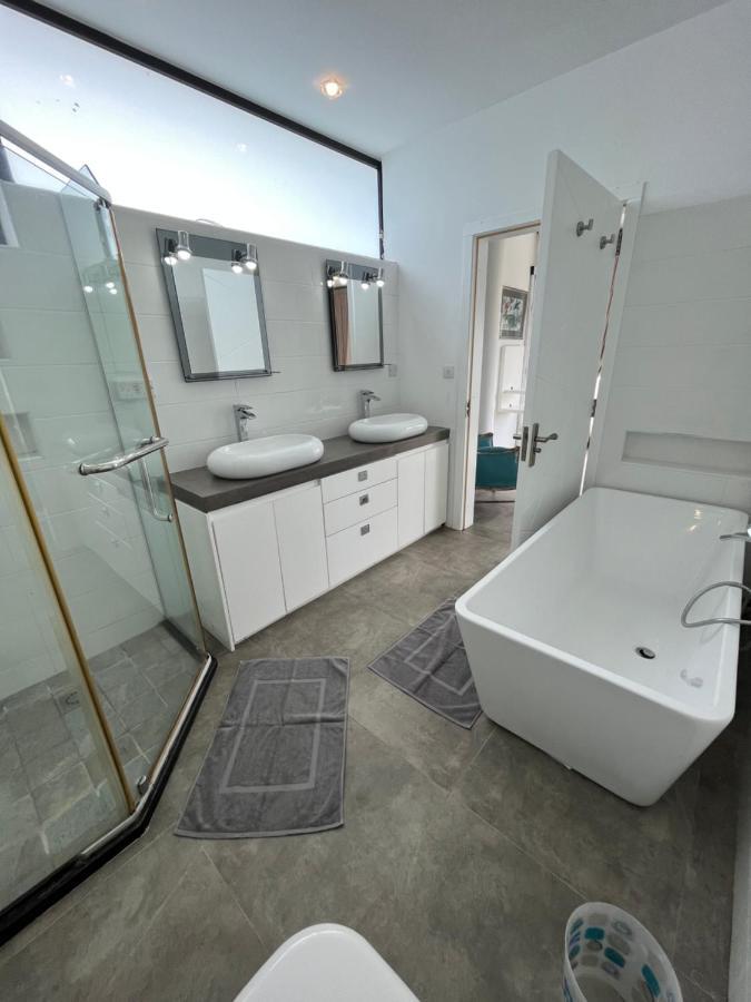 Villa Moderne A ทรู โอซ์ บิชส์ ภายนอก รูปภาพ